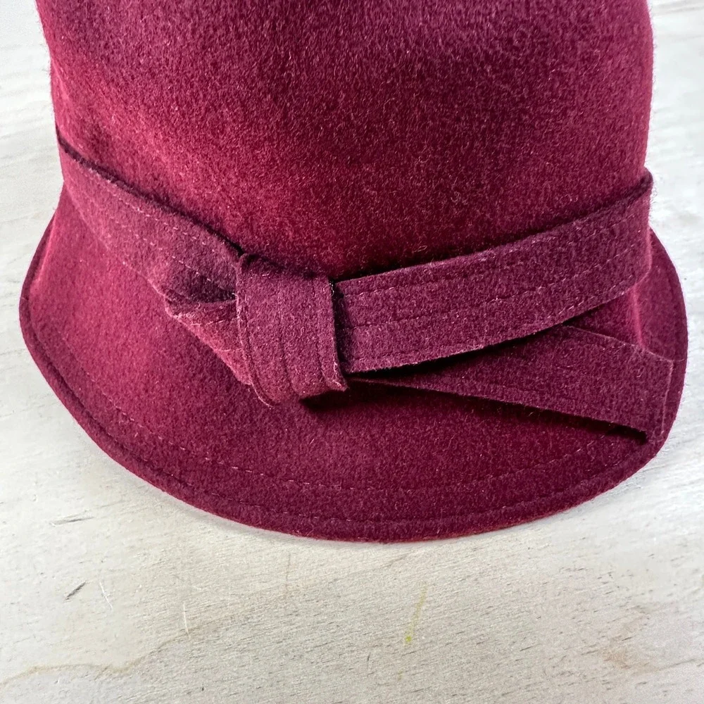 Lot 2 Wool Hats Women's Red Maroon Soprattutto Winter, Dress Rhinestones‎ Italy